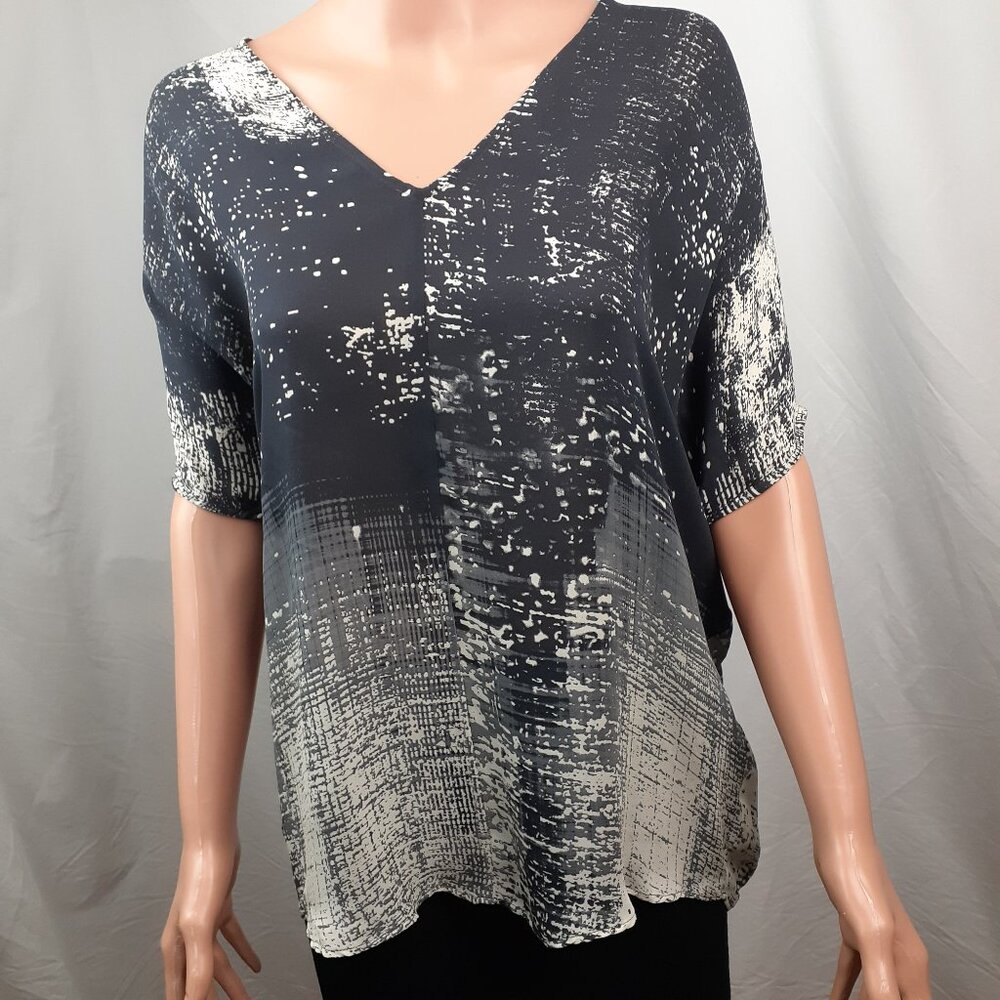 Vince flowy 100% silk v neck short sleeve top Black Grey Ivory L NWOT